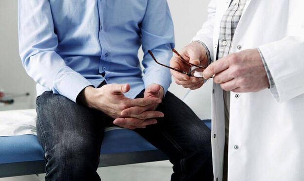Usa ka tawo sa usa ka doktor nga adunay mga sintomas sa prostatitis